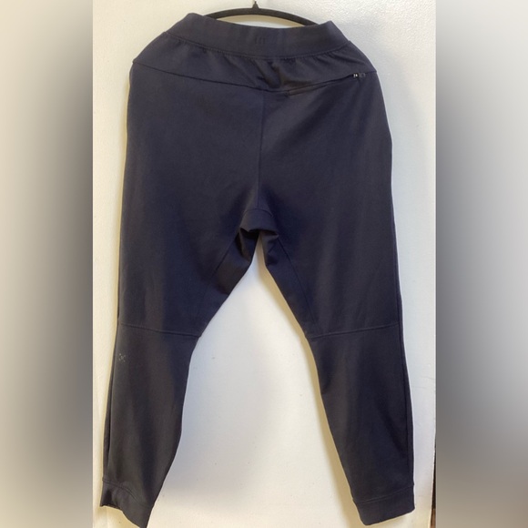 Lululemon Relaxed Fit Jogger - Picture 2 of 4